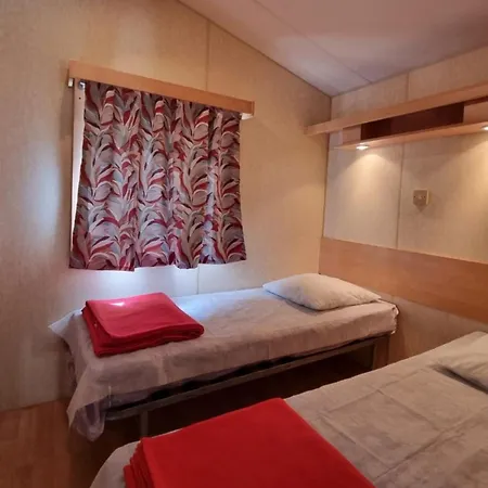 キャンプ場 Mobil-home Confortable Avec Terrasse Pour 4 Personnes - Api-1-52-831 *