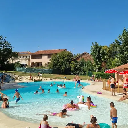 キャンプ場 Mobil-home Confortable Avec Terrasse Pour 4 Personnes - Api-1-52-831 Gondrin