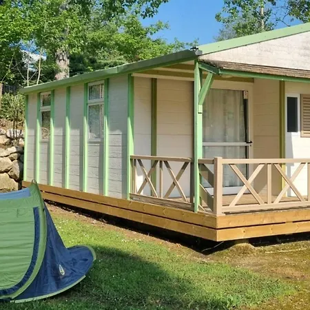 مكان تخييم Mobil-home Confortable Avec Terrasse Pour 4 Personnes - Api-1-52-831 *