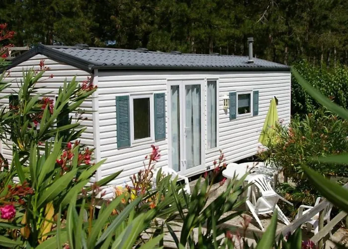 مكان تخييم Mobil-home Confortable Avec Terrasse Pour 4 Personnes - Api-1-52-831