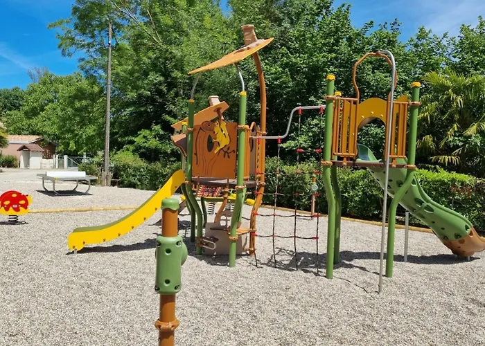 Mobil-home Confortable Avec Terrasse Pour 4 Personnes - Api-1-52-831 مكان تخييم Gondrin