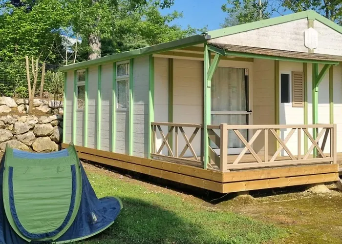 مكان تخييم Mobil-home Confortable Avec Terrasse Pour 4 Personnes - Api-1-52-831 *